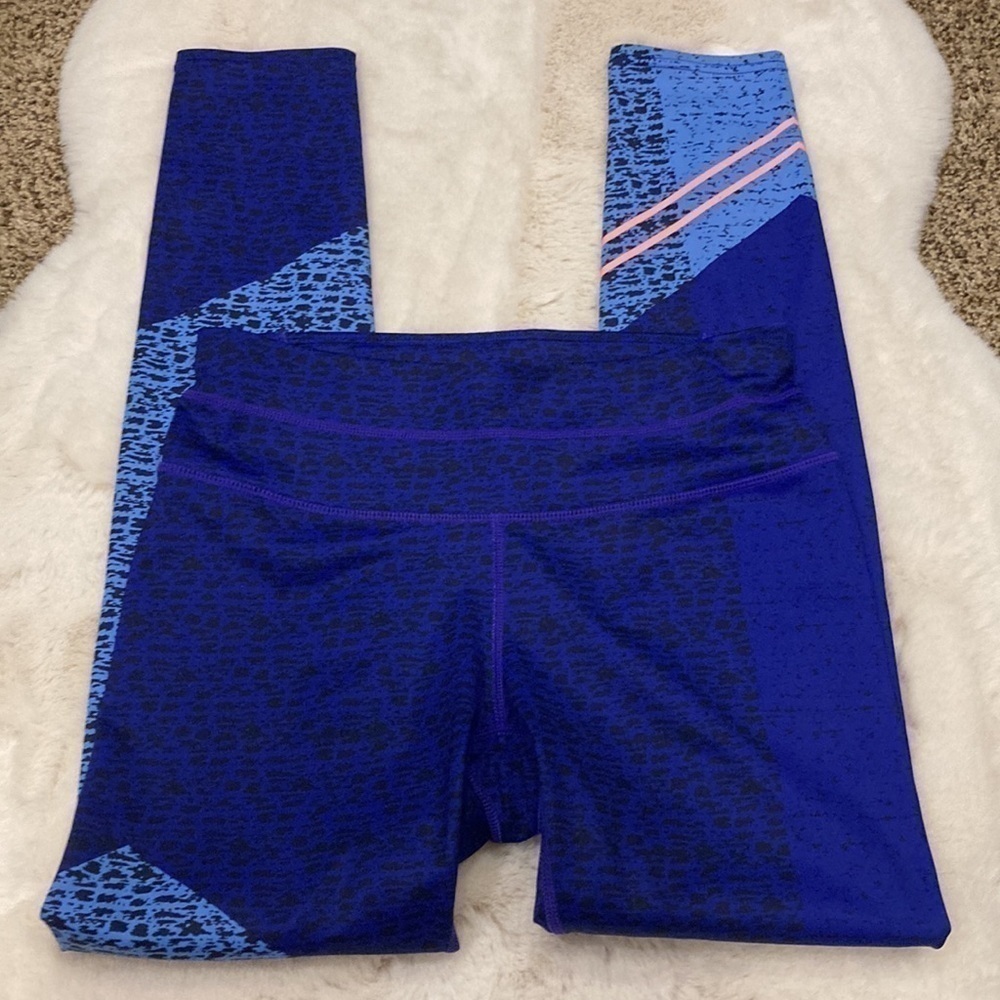 Athleta‎ Asym Camo Sonar 7/8 Tight Crop Legging ~ Size XS - Picture 6 of 16
